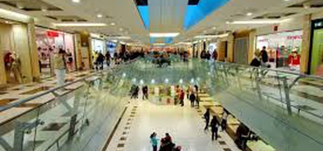 Chiusura domenicale dei negozi, codacons boccia : solo benefici per e- commerce