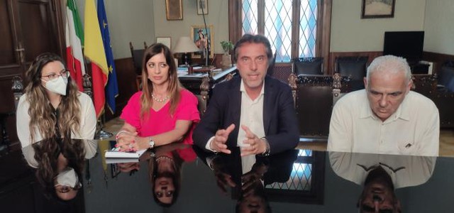 Catanzaro: consegna farmaci, beni di prima necessità e segnalazioni: ad agosto il pronto supporto agli anziani