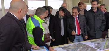 Rotatoria di Giovino: ci siamo. Gli interventi di realizzazione dell’opera sono iniziati questa mattina con la firma sul verbale di consegna (FOTO e VIDEO)