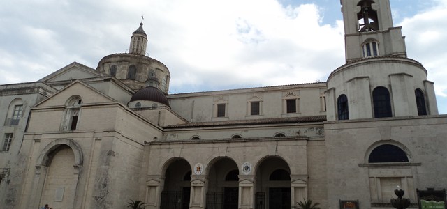 Al via i lavori di pulizia e bonifica di piazza Duomo. Dopo quattro anni sarà restituita alla città.