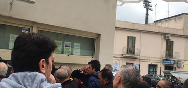 Catanzaro, è febbre giallorossa in città: prime file ai botteghini del Ceravolo