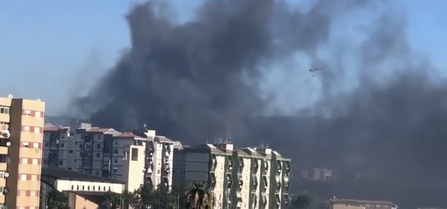 Grosso incendio nei pressi di Santa Maria