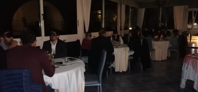 Il Leo Club Catanzaro Host sperimenta la “cena al buio”.