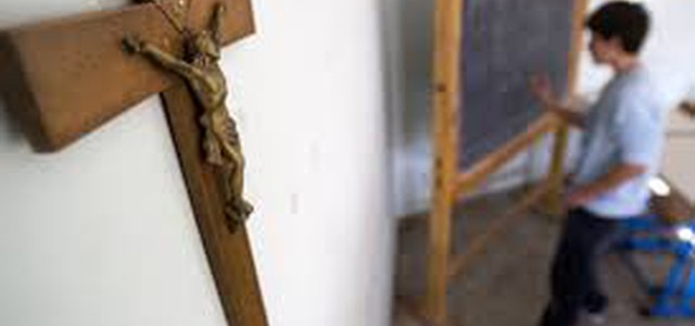 CROCIFISSO NELLE SCUOLE ELEMENTARI E MEDIE INFERIORI , PISANO (OFFICINE DEL SUD): “DA COMMISSIONE PUBBLICA ISTRUZIONE SEGNALE FORTE SU RISPETTO TRADIZIONI”