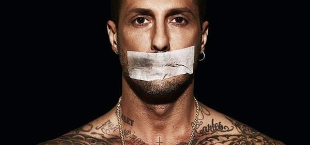 Fabrizio Corona fa tappa a Catanzaro per presentare il suo libro. Atteso e discusso, come sempre.