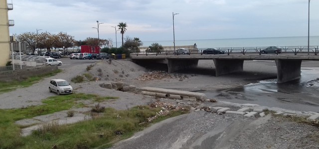 Riccio: tratto finale del torrente Fiumarella a rischio, chi provvede?