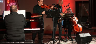 Festival d’Autunno,  dopo un lungo week end di grande musica stasera al Politeama  imperdibile appuntamento con Christian De Sica