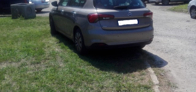 DANNEGGIATI DA AUTO PARCHEGGIATE ABUSIVAMENTE I POZZETTI PER L’IRRIGAZIONE DEL LUNGOMARE DI GIOVINO , ABRAMO: “IMMAGINI CONSEGNATE ALLA POLIZIA LOCALE PER ACCERTAMENTI E INDIVIDUAZIONE COLPEVOLI”