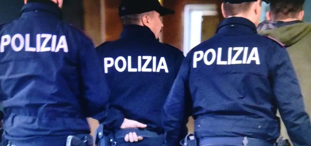 Catanzaro: maltrattamenti e furto di risparmi per anziana donna, misura cautelare rispettivamente per madre e nipote.