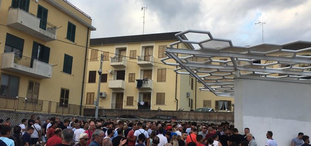 Catanzaro-Casertana, lunghe file al botteghino: la società chiede scusa ai tifosi