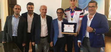 Il catanzarese Simone Alessio, campione del mondo di Taekwondo, premiato in Comune (FOTO)